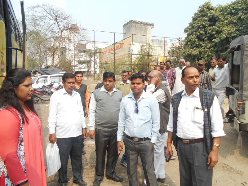 उद्यान विभाग बरेली द्वारा किसानों का भ्रमण रवाना उद्यान विभाग बरेली द्वारा किसानों का भ्रमण रवाना