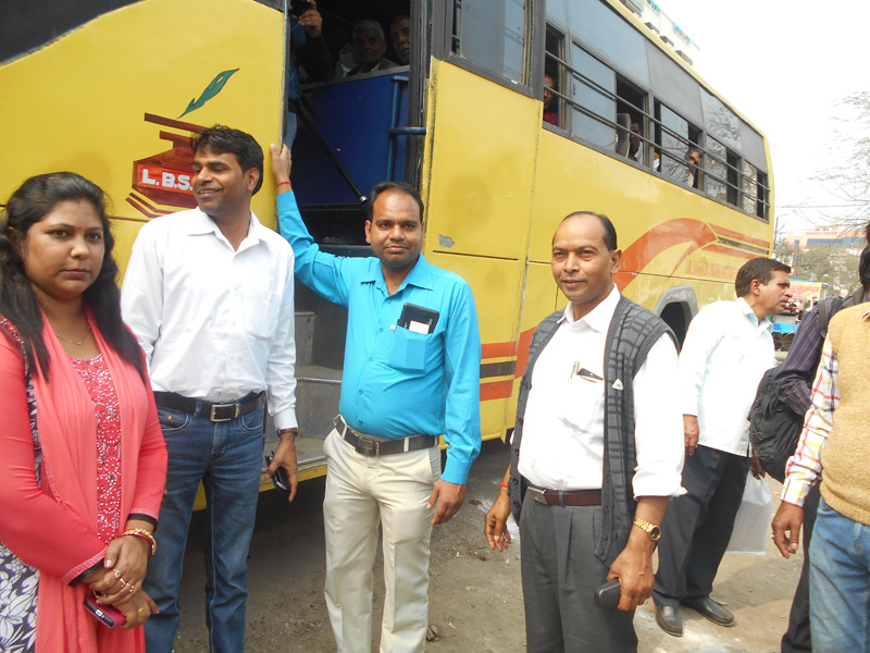 उद्यान विभाग बरेली द्वारा किसानों का भ्रमण रवाना उद्यान विभाग बरेली द्वारा किसानों का भ्रमण रवाना