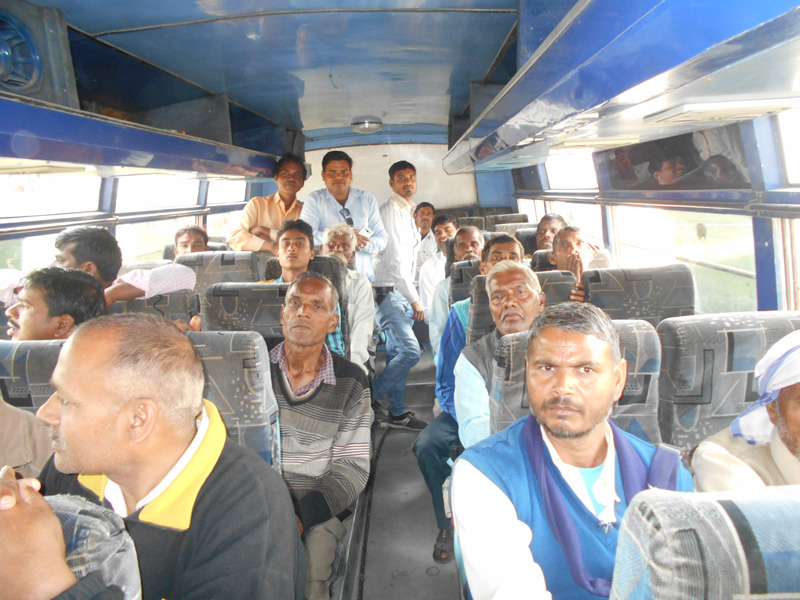 उद्यान विभाग बरेली द्वारा किसानों का भ्रमण रवाना उद्यान विभाग बरेली द्वारा किसानों का भ्रमण रवाना